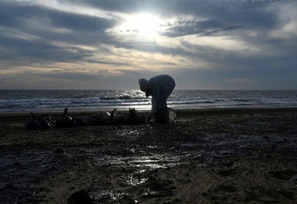 RUSIA DECLARĂ STARE DE URGENȚĂ LA NIVEL FEDERAL DIN CAUZA POLUĂRII CU ȚIȚEI DIN MAREA NEAGRĂ