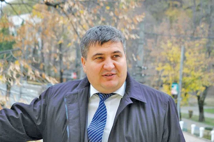 PATRONUL DE LA DAMILA RÂMNICU VÂLCEA, DAN NIȚU: MILIOANE ÎN CONTURI, CARACTER ZERO! A ÎNCASAT BANII DE LA SIMION, DAR ÎL VOTEAZĂ PE NICUȘOR DAN!