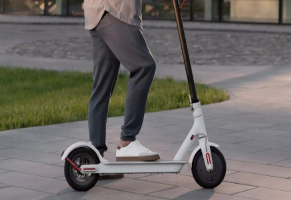 A intrat în vigoare RCA pentru trotinete. Amenzile pentru cei care nu respectă legea sunt uriașe