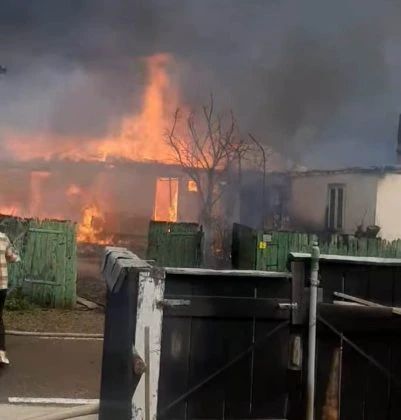 Incendiu violent în Vrancea: 11 case din lemn au fost cuprinse de flăcări. A fost emis mesaj RO-ALERT