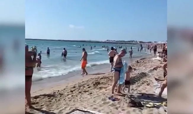 Au ratat prima zi de școală pentru o ultimă zi la mare. Cum și-au prelungit vacanța mai multe familii