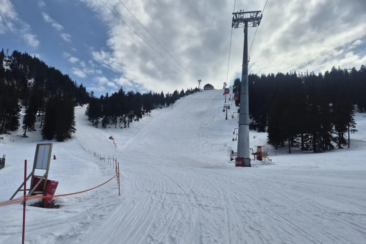 Ninsoare în plină primăvară: zăpadă și temperaturi negative în mai multe județe