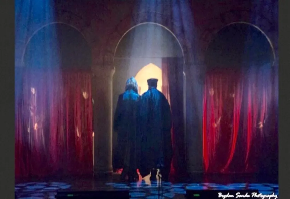 Spectacol tradițional de Crăciun, oferit în centrul Râmnicului, de actorii Teatrului Ariel