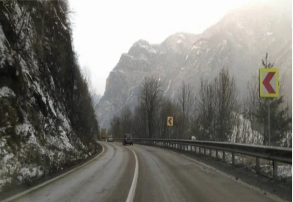 A început să ningă pe Valea Oltului