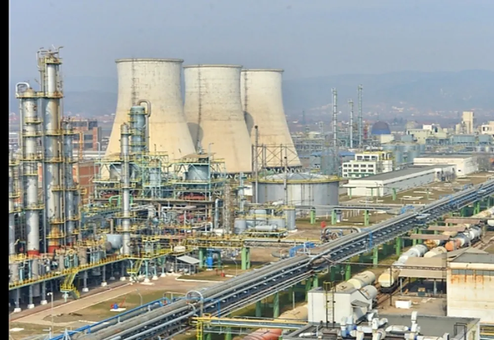 Chimcomplex, cu sucursale în Râmnicu Vâlcea și Borzești va deveni singurul producător din România de biocide pentru tratarea și dezinfecția suprafețelor