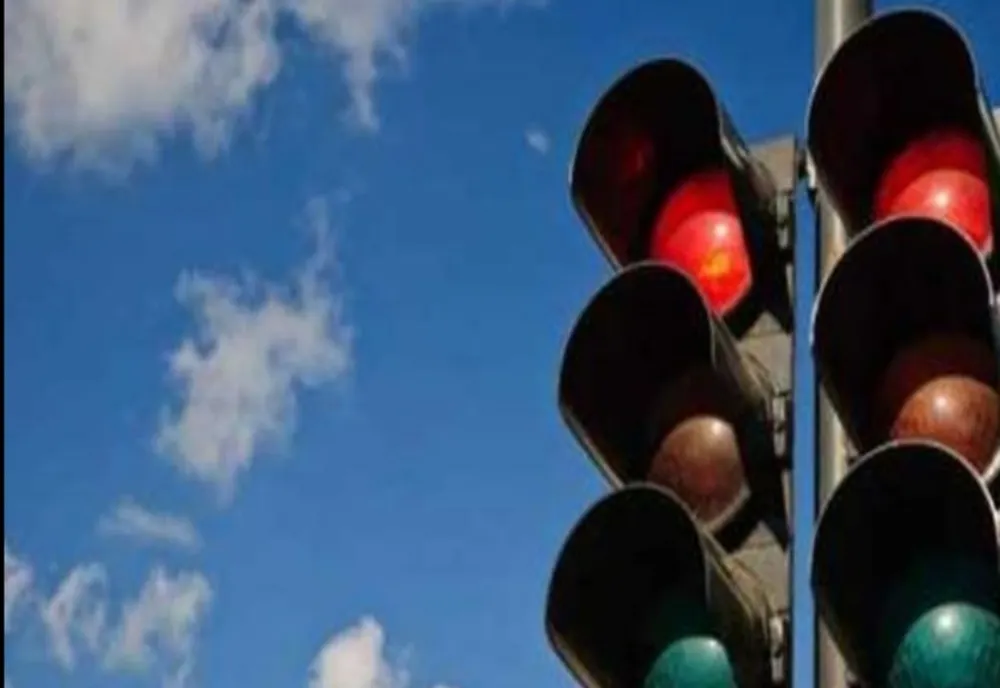 Circulație semaforizată pe DN 7, zona Câineni