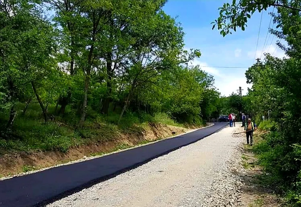 DJ 676B, legatura între Lădești și Glăvile, în lucru