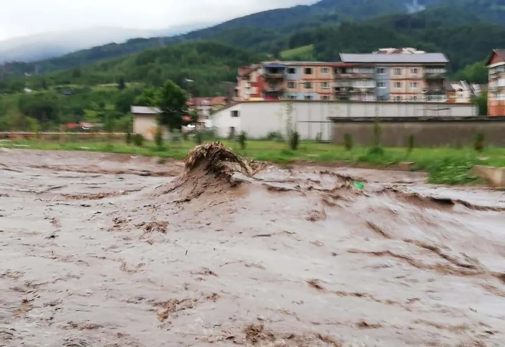 Cotele apelor Jiului de Vest au crescut alarmant. Intervin pompieri din mai multe județe