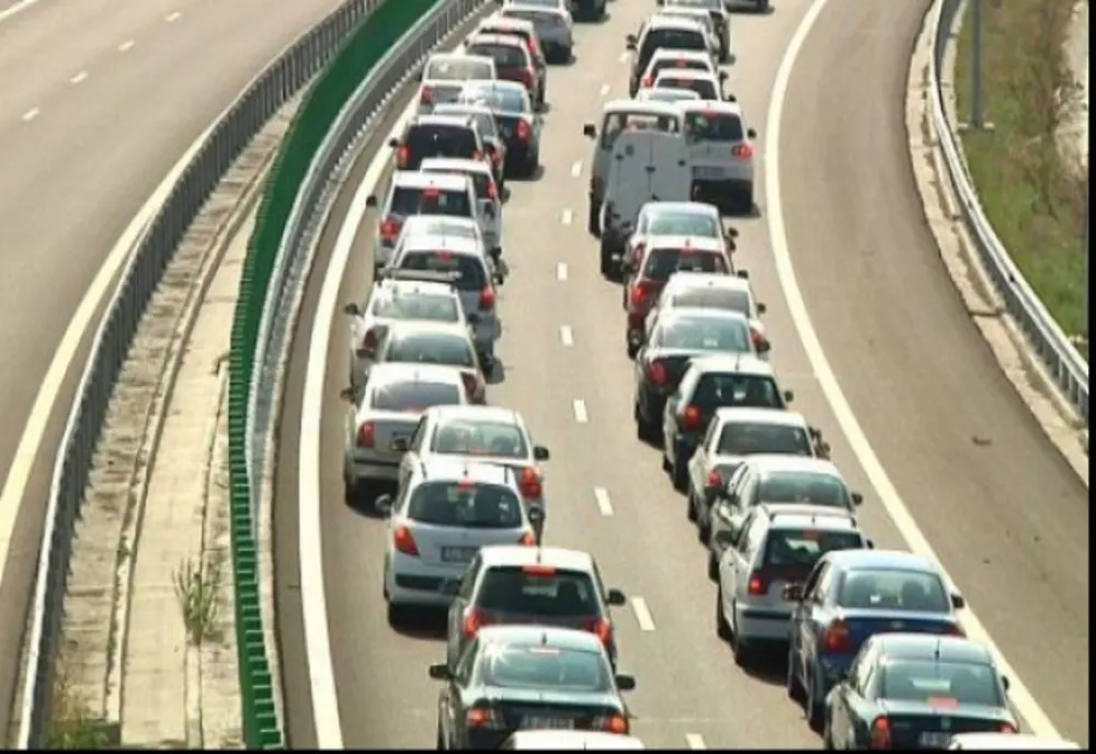 Circulație rutieră reluată spre litoral