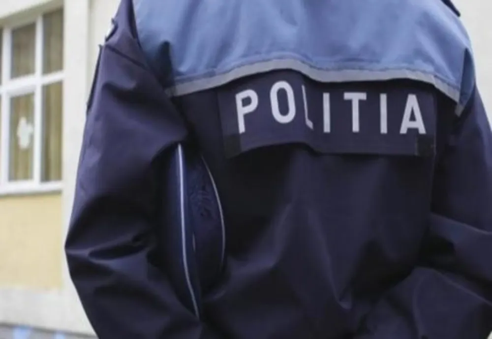 S- au prezentat drept inspectori pentru a fura