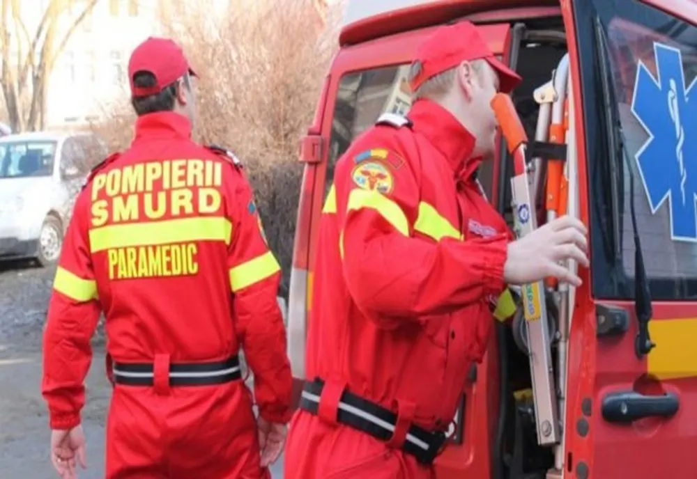 Două maşini implicate într-un accident. Trei persoane rănite
