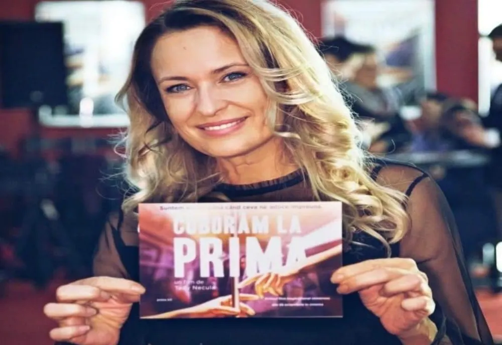 INTERVIU Iulia Dumitru: Voi aveți nevoie de noi și noi avem nevoie de voi! Sta in puterea noastra sa-i apropiem pe tineri de teatru! 