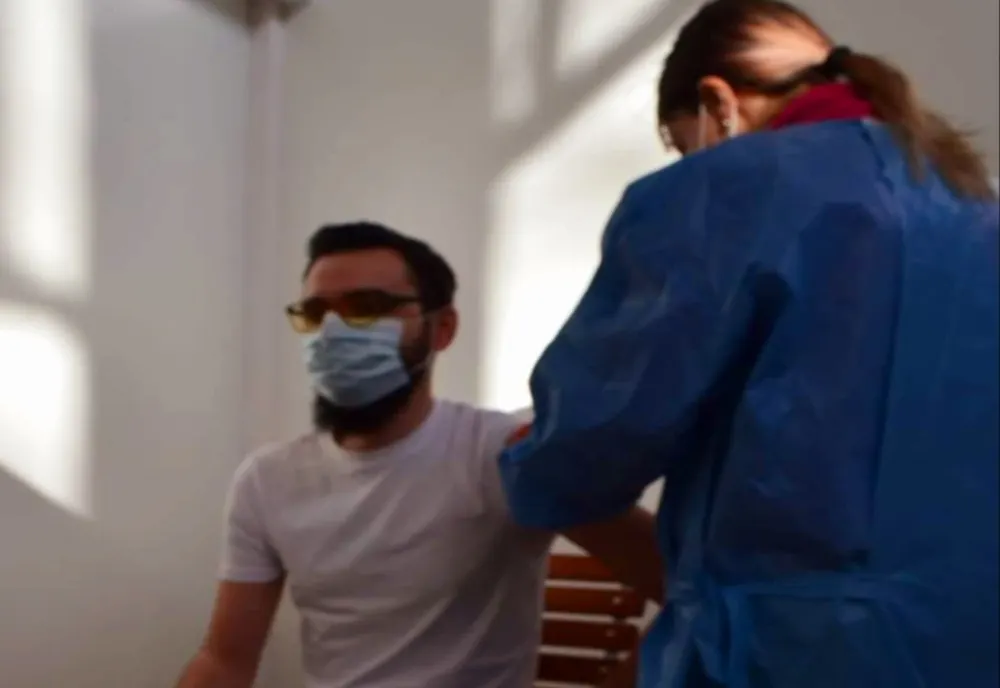 Prefectul județului Vâlcea Sebastian Fârtat s-a vaccinat astăzi împotriva COVID-19