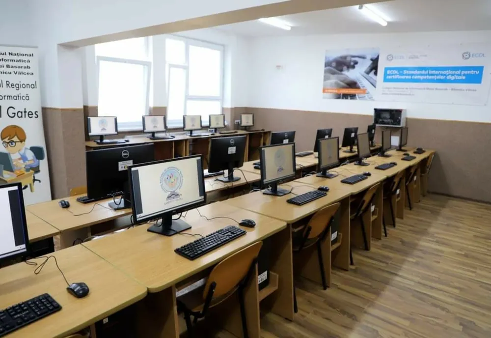 Laborator de informatică dotat cu computere performante la Colegiul Naţional ”Mircea cel Bătrân”