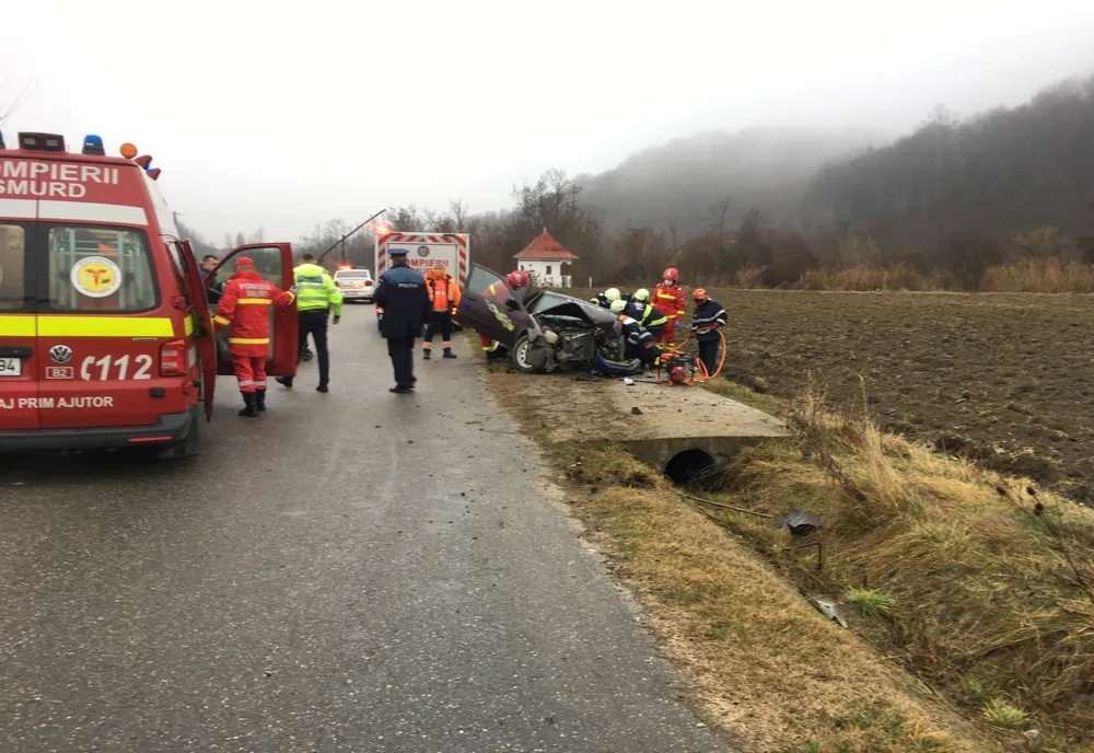 Două persoane rănite într-un accident rutier, în Vâlcea
