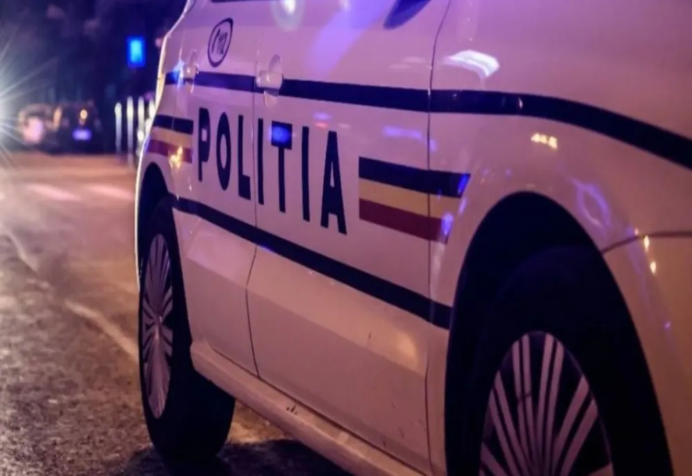 Râmnicu Vâlcea: S-a aruncat de la etaj cu copilul în braţe