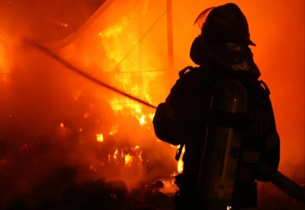 Primarul Râmnicului dorește obţinerea de despăgubiri pentru familiile afectate în incendiul de la mansarda imobilului din oraș