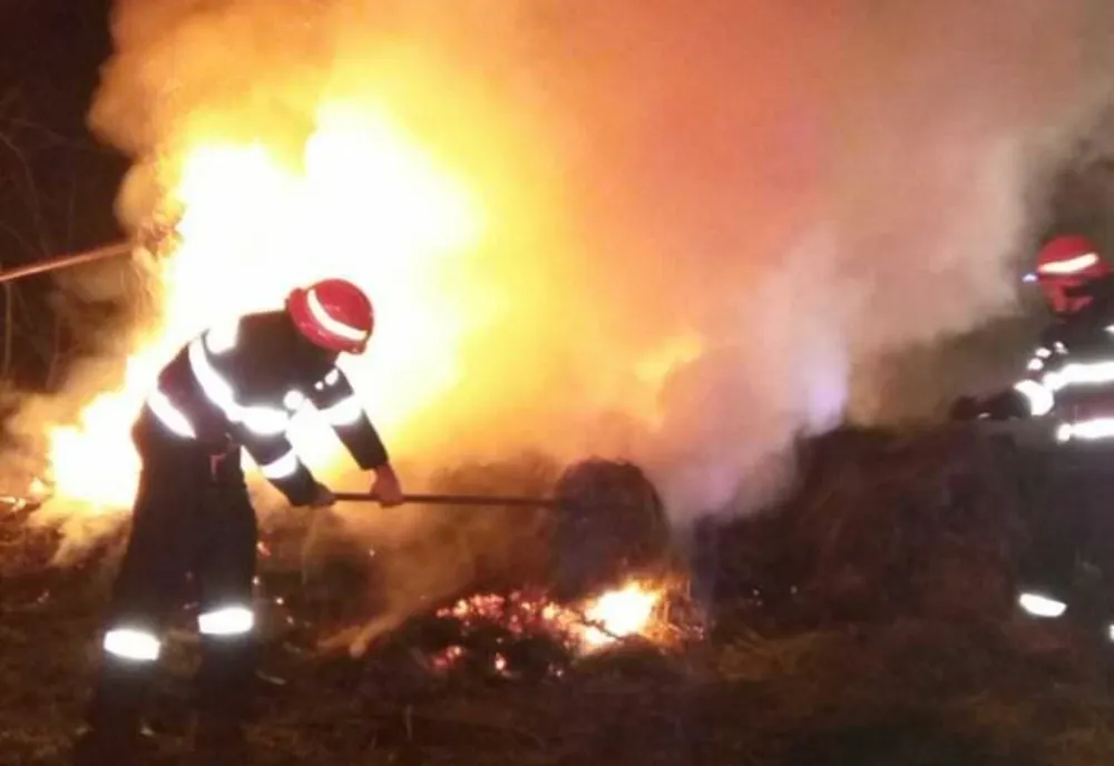 Echipaje de intervenţie și o acțiune de aproximativ cinci ore pentru oprirea unui incendiu 