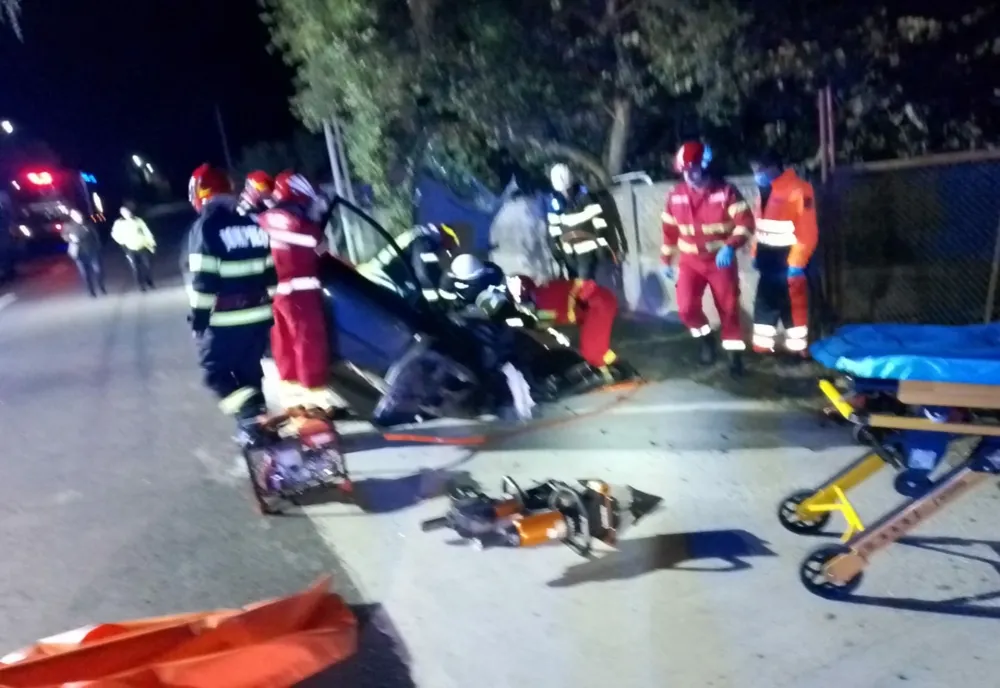 GRAV accident rutier în Vâlcea. Un bărbat a murit, iar un copil e în stare gravă (VIDEO)