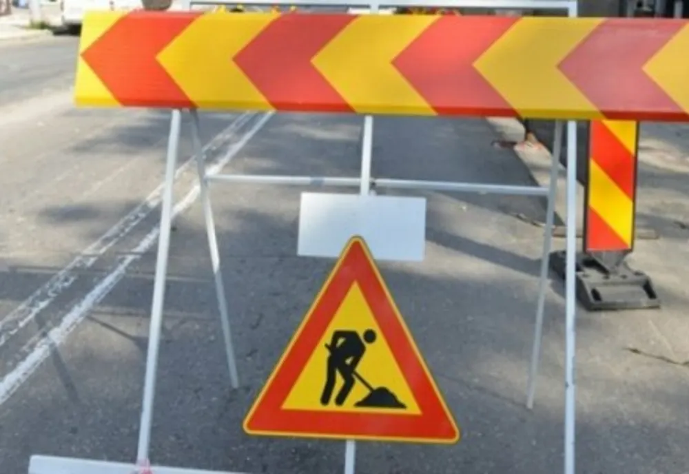 A fost reluată circulația pe DN 7, la Milcoiu, în zona podului peste râul Topolog