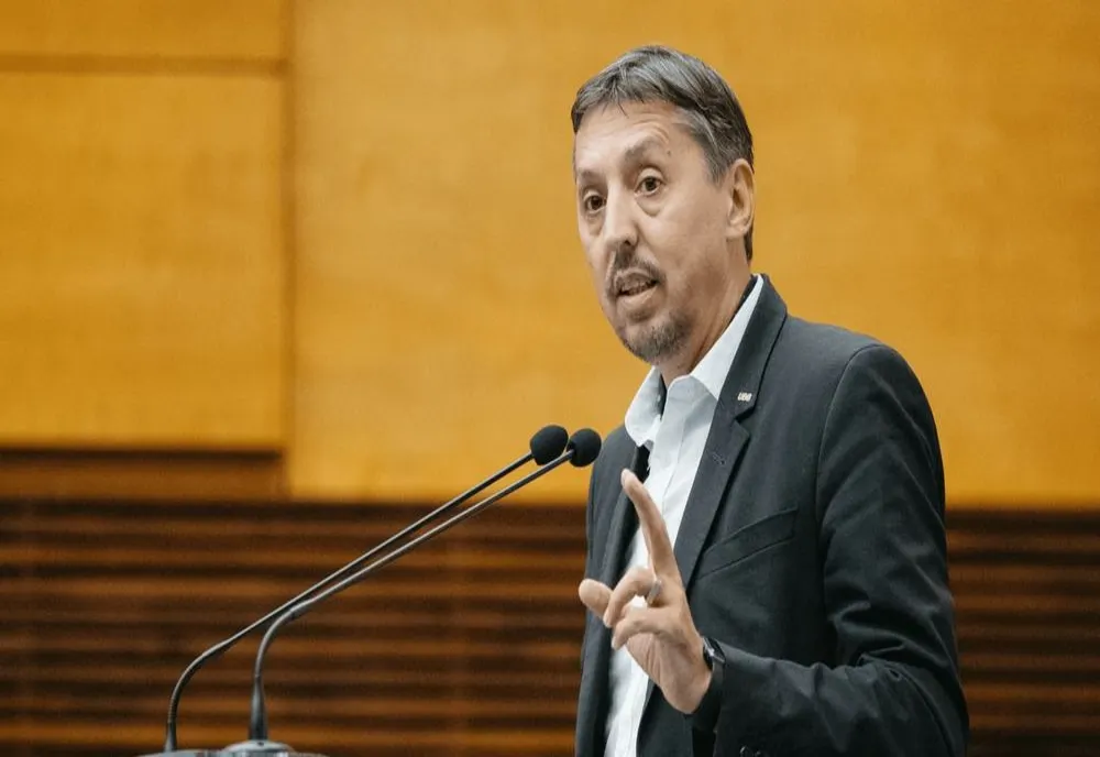VESTE BUNĂ PENTRU PROFESORI: PRIMA DE CARIERĂ DIDACTICĂ SE VA PLĂTI DIN IANUARIE 2026. MINISTRUL EDUCAȚIEI VREA SĂ FOLOSEASCĂ FONDURI EUROPENE ȘI PENTRU BURSELE STUDENȚILOR