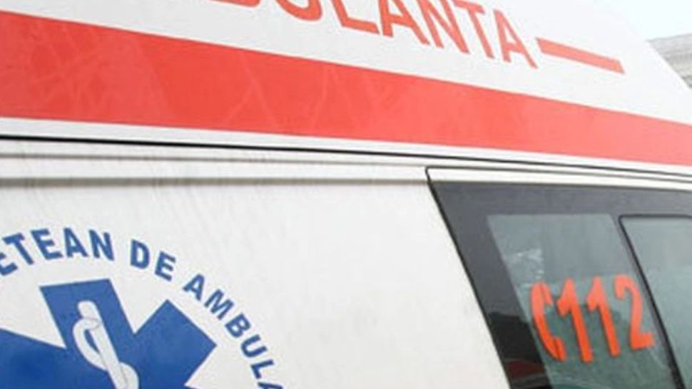 Pacient rănit de două ori în aceeași zi: ambulanța în care se afla, implicată într-un accident pe DN 7, în Vâlcea