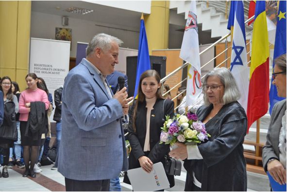 0EFA40F4-F1A3-4A85-A8D6-CD75DA77104C