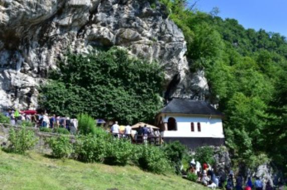 04CBD6E5-FE63-4F4B-9D81-BFAD3DD6763C