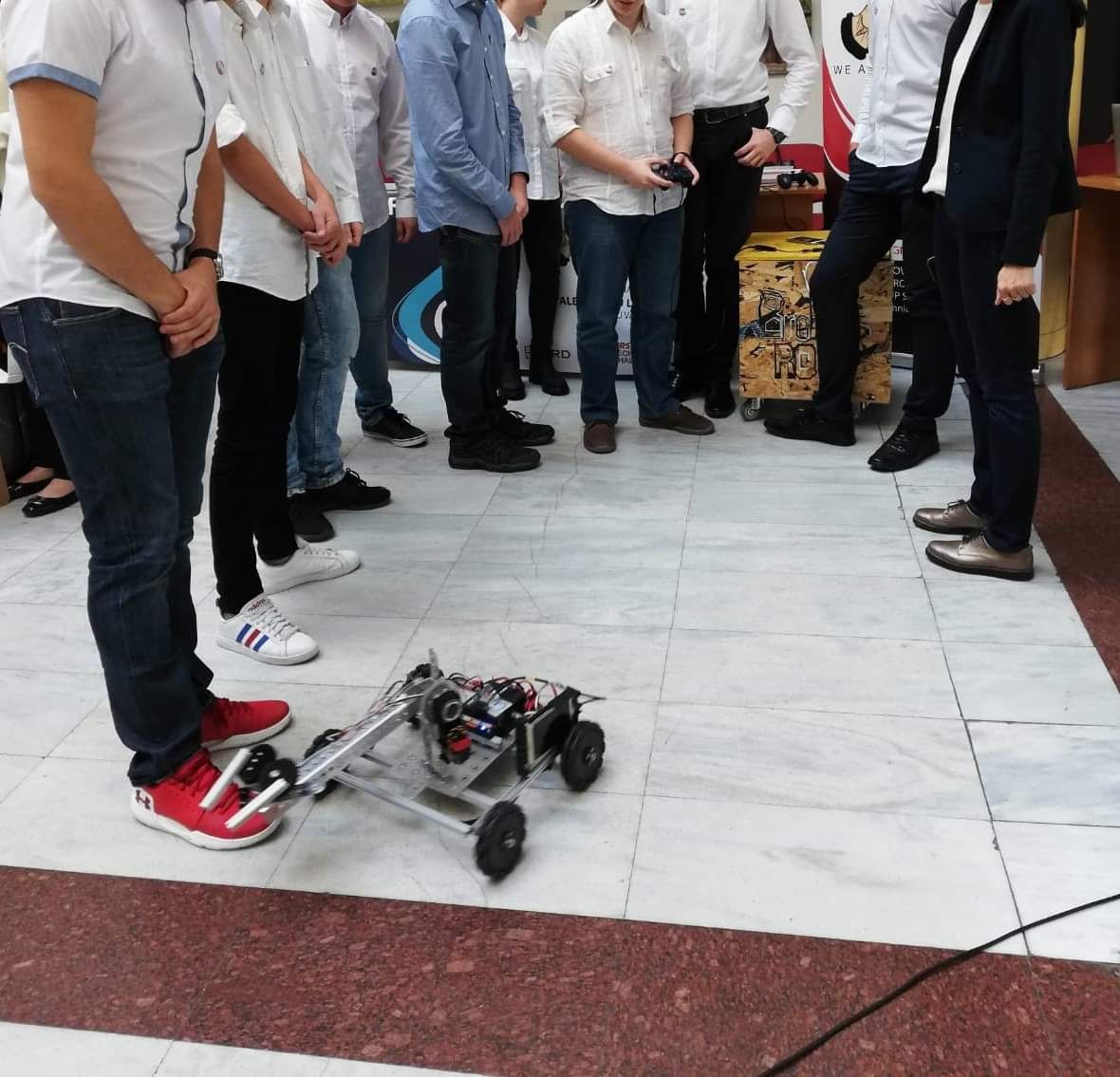 D90F0DF5-0F62-4295-AC76-E7DE0E5708BE