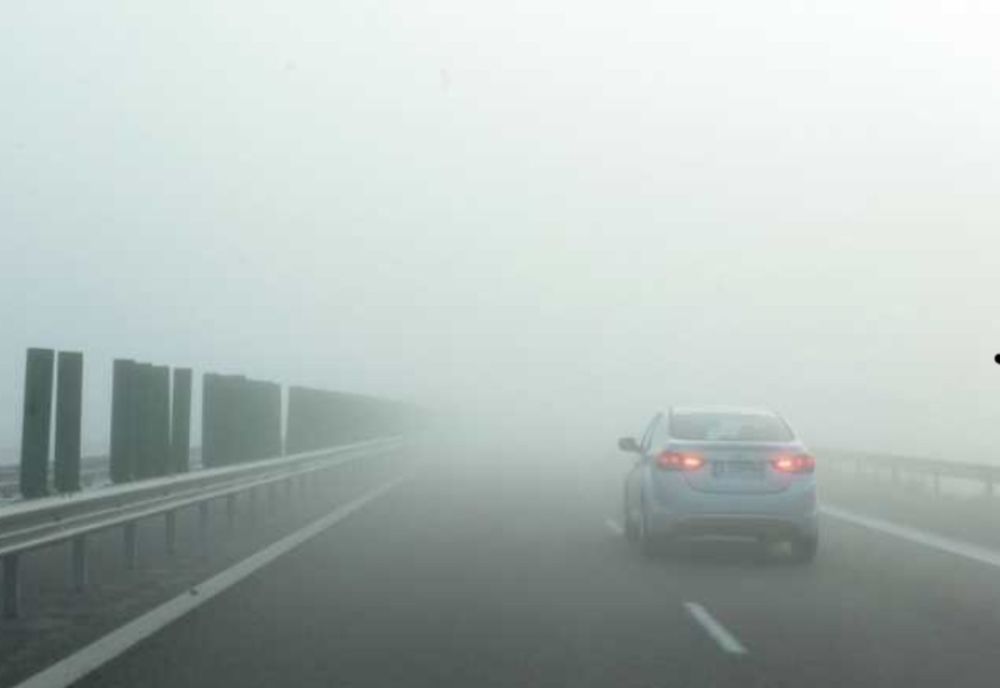 Ceață pe mai multe artere rutiere