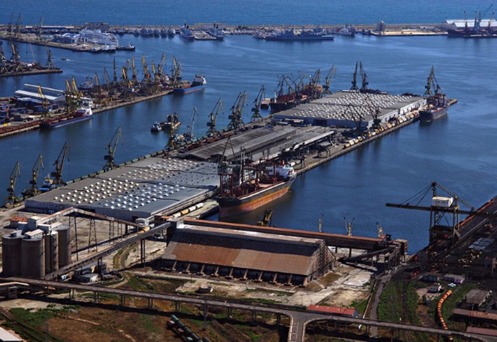 Vânt puternic. Porturile au fost închise în Constanța