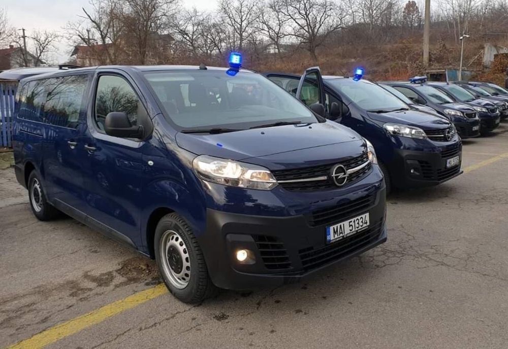 Noi autoturisme în parcul auto al jandarmeriei vâlcene