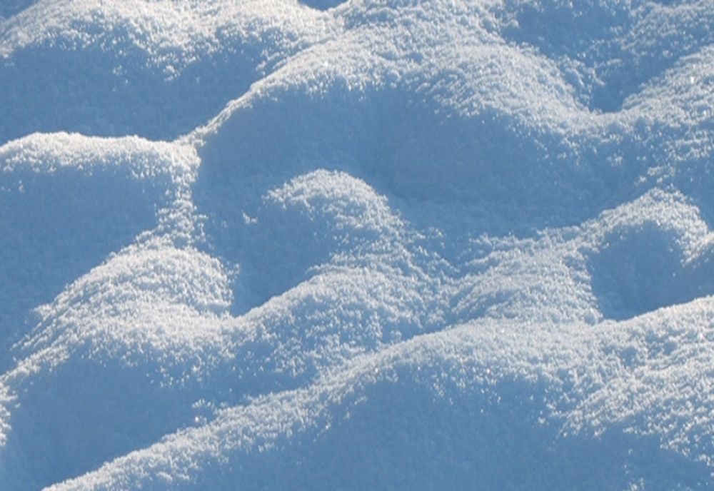 Zăpada a blocat accesul în stațiunea vâlceană Vârful lui Roman