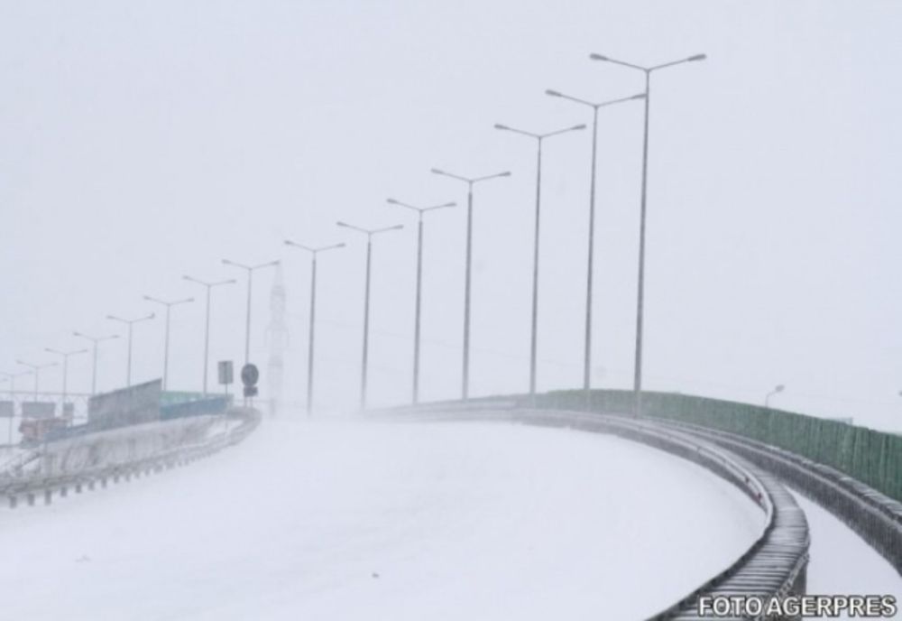 Ninge pe autostrada A1 Sibiu– Deva. Pe A1 Deva- Nădlac carosabilul este parțial acoperit cu zăpadă