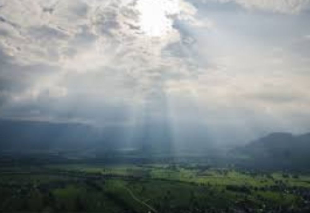 Temperaturi mai ridicate decât cele normale și ploi, astăzi