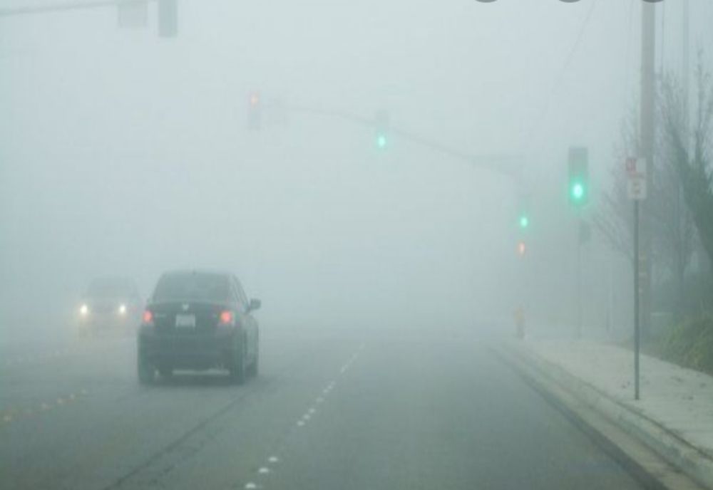 Vizibilitate redusă în trafic din cauza ceții