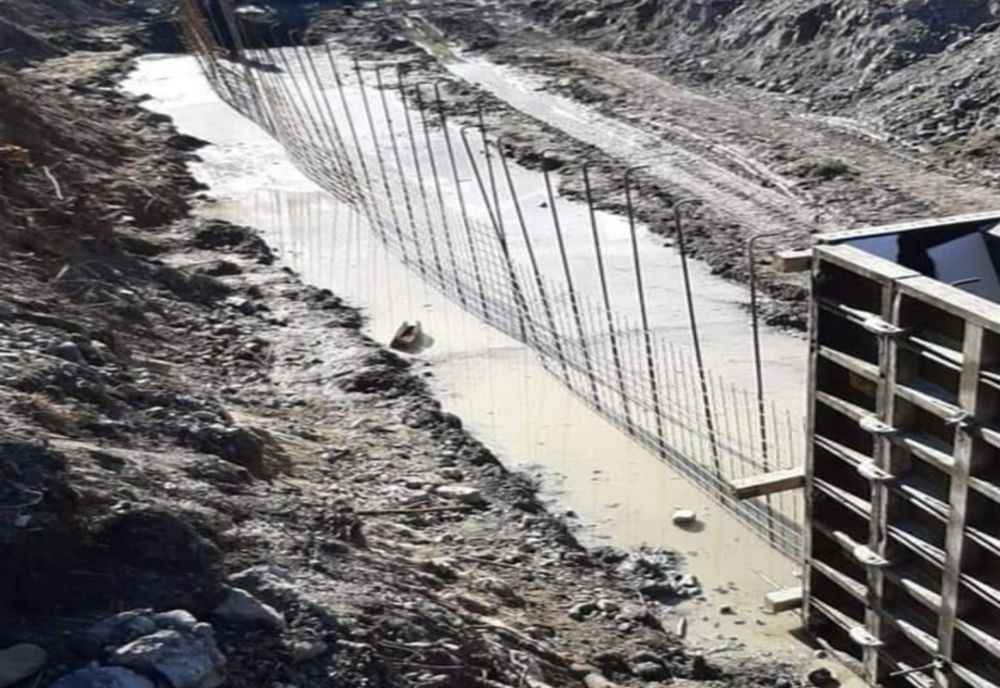 Lucrări de consolidare a zonelor afectate de calamități, în localitatea potecașilor