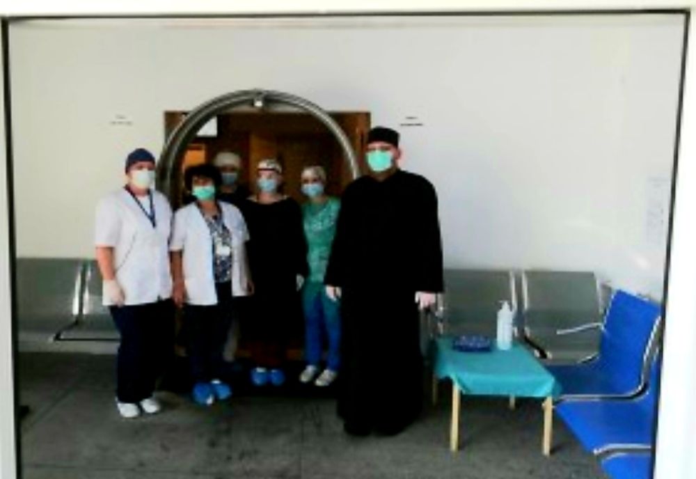 O Parohie a donat un tunel dezinfectant Spitalului de Urgență Vâlcea