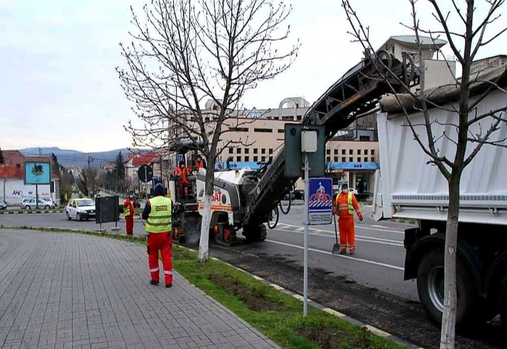 Lucrări pe Bd. T. Vladimirescu, noi borduri și un spațiu verde, în Râmnic