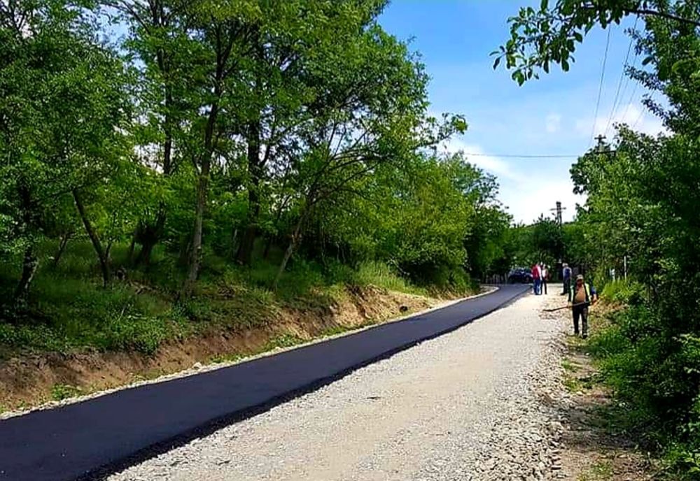 DJ 676B, legatura între Lădești și Glăvile, în lucru