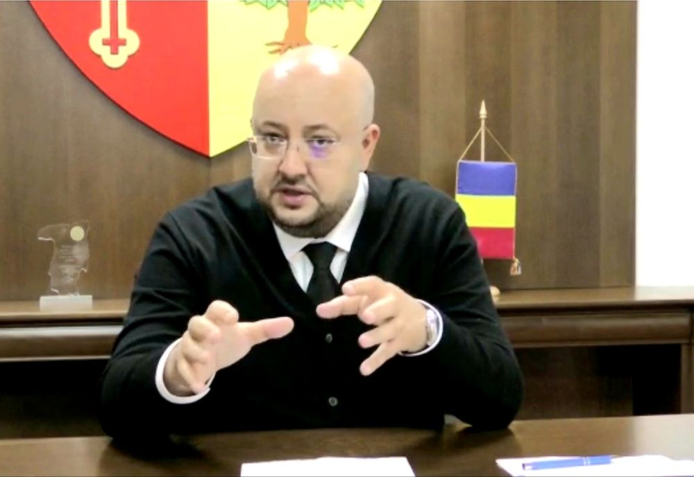 Consiliul Județean Vâlcea propune achiziționarea de echipamente electronice pentru elevi, din suma destinată unui program școlar suspendat