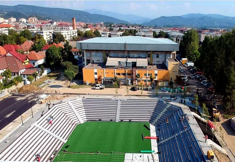 Filarmonica din Râmnicu Vâlcea reia concertele, în aer liber