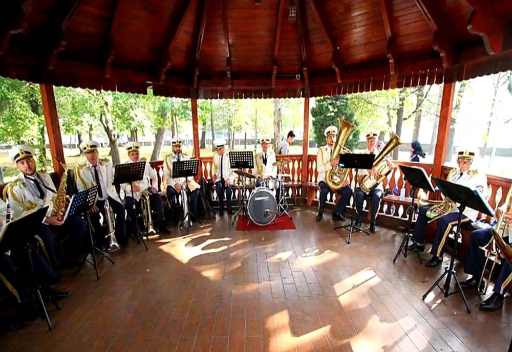 Primăria Râmnicului anunță concerte, săptămânal, în parcul Mircea cel Bătrân