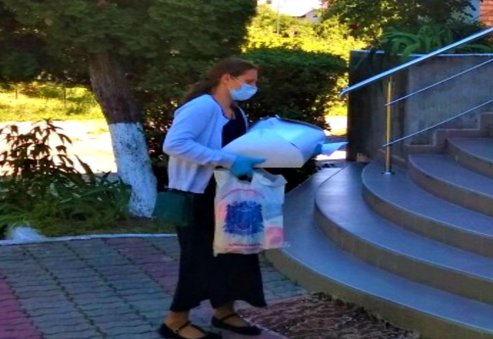 Centrul maternal Troianu, vizitat cu daruri, pe 1 Iunie