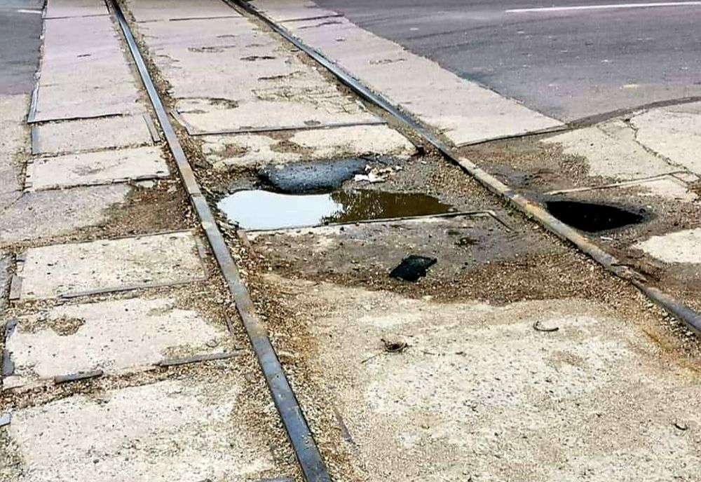 Râmnicu Vâlcea: Amplasare de dale elastice la trecerea de cale ferată de pe strada Copăcelu