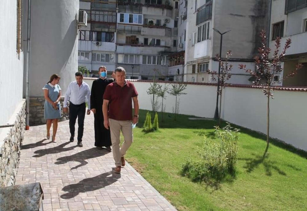 Curtea Bisericii Sfântul Gheorghe a fost conectată cu zona pietonală a Pieţei Centrale din Râmnic