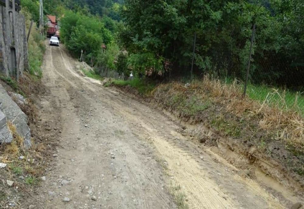 Strada Valea Gorunelului din Copăcelu, Vâlcea, în lucru