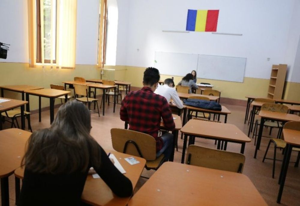 În Mehedinți elevii vor face cursuri în clase și online, prin rotație