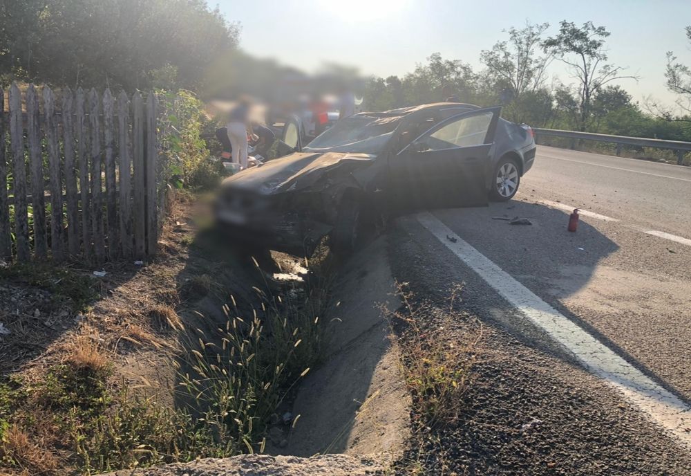 Accident în Vâlcea: Două persoane la spital, şoferul refuză testarea cu etilotestul