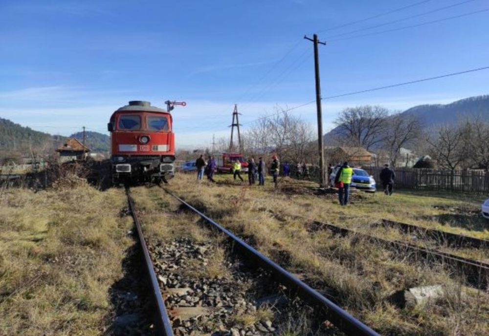Accident în Vâlcea: Un autoturism a căzut pe calea ferată şi a fost lovit de tren